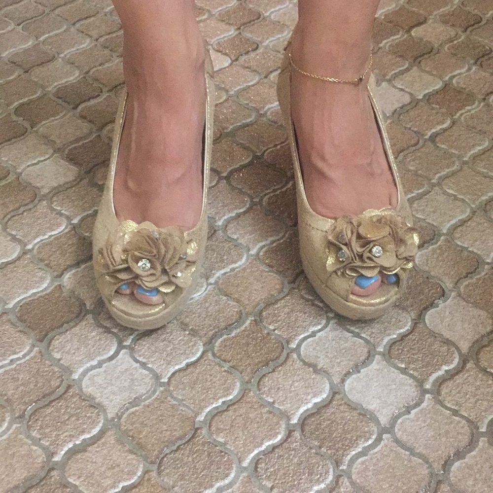 Heels - Picture 2 of 3